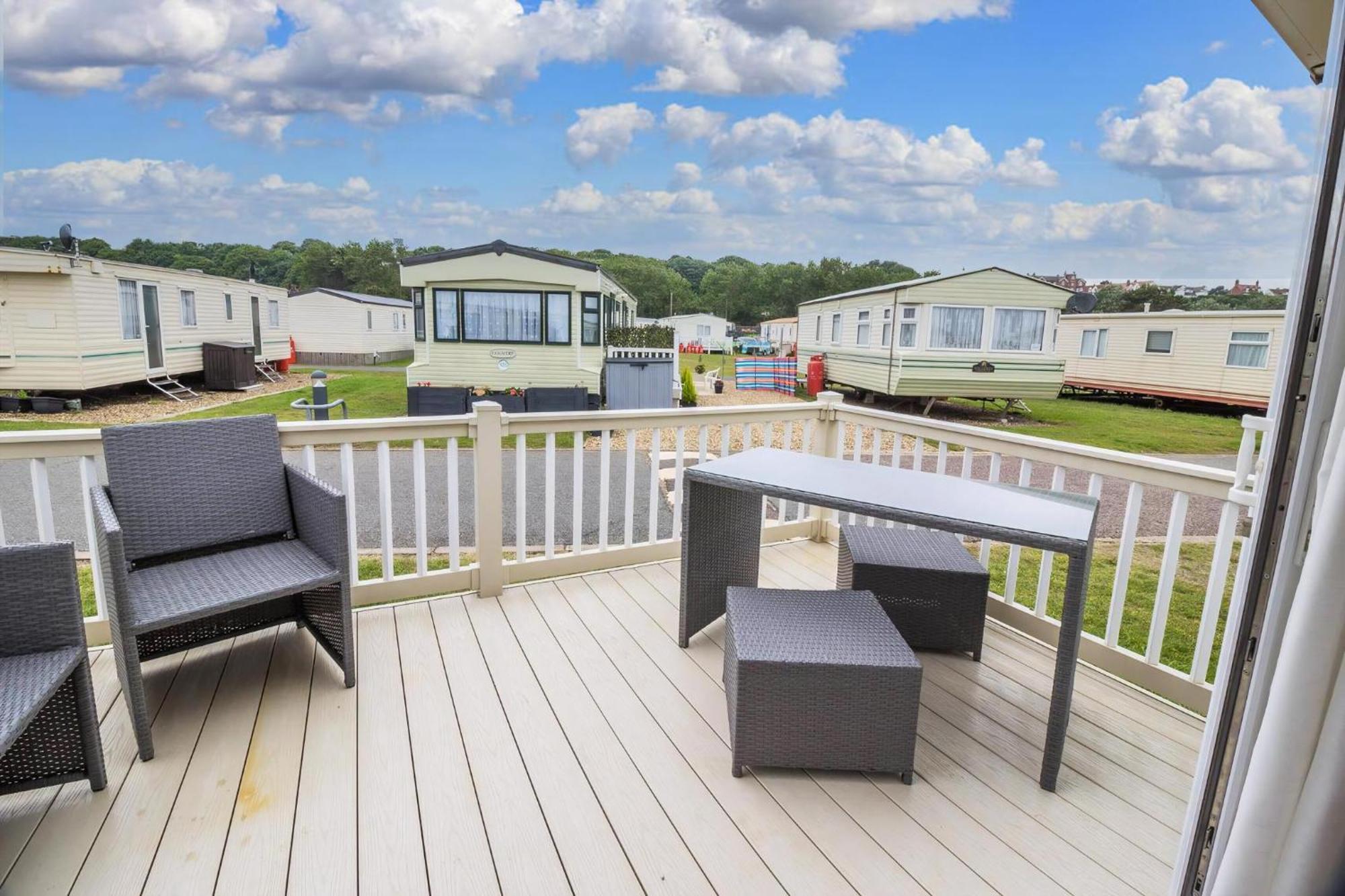 Beautiful 6 Berth Caravan By The Beach In Suffolk Ref 40076Nd 로웨스터프 외부 사진