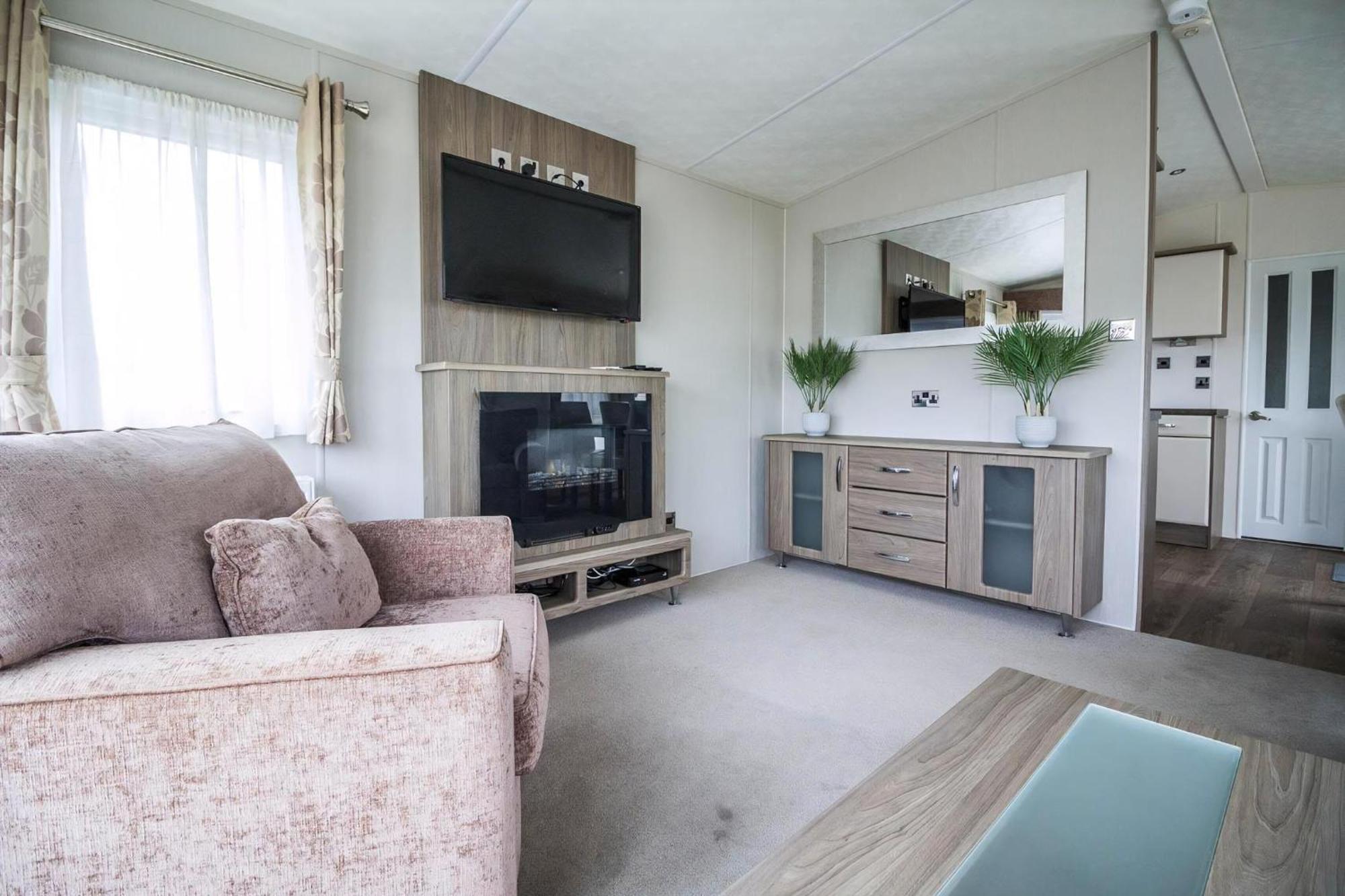 Beautiful 6 Berth Caravan By The Beach In Suffolk Ref 40076Nd 로웨스터프 외부 사진
